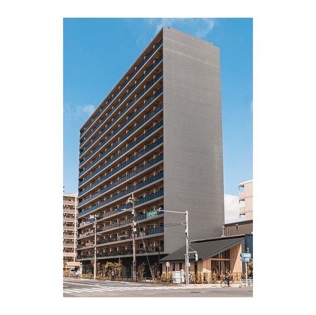 コンフォリア・リヴ南砂町EASTの外観。14階建ての賃貸レジデンス